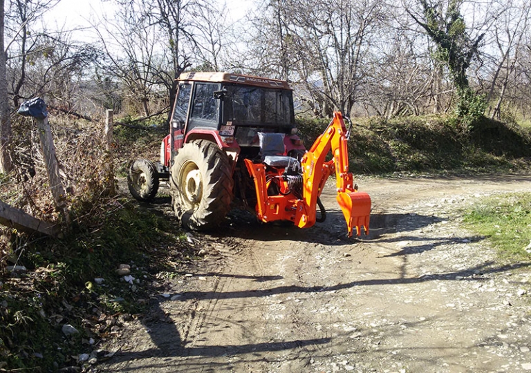 TRAKTÖR ARKA KAZICI