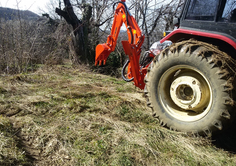 TRAKTÖR ARKA KAZICI